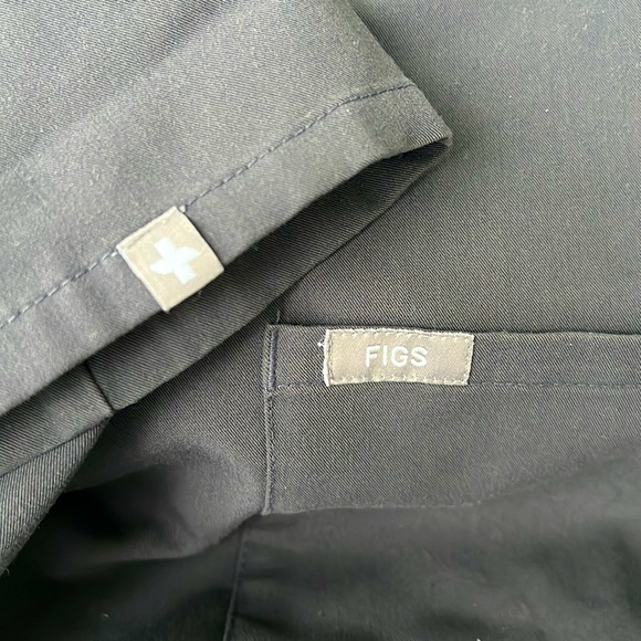 FIGS Catarina scrub top - Picture 3 of 3